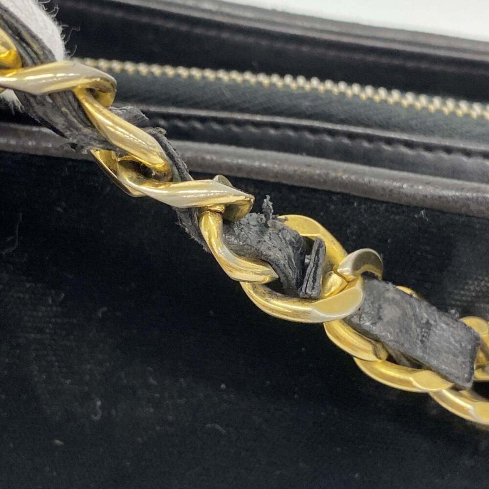 CHANEL Black Shoulder Bag - Picture 7 of 13
